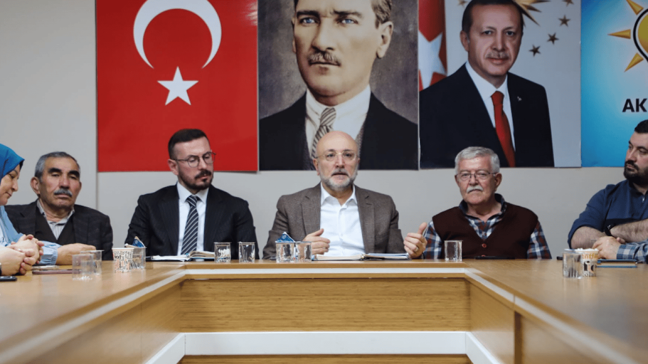 Başkan Şahin'den teşkilata net mesaj: Kapı kapı gönül kazanmaya devam edeceğiz...