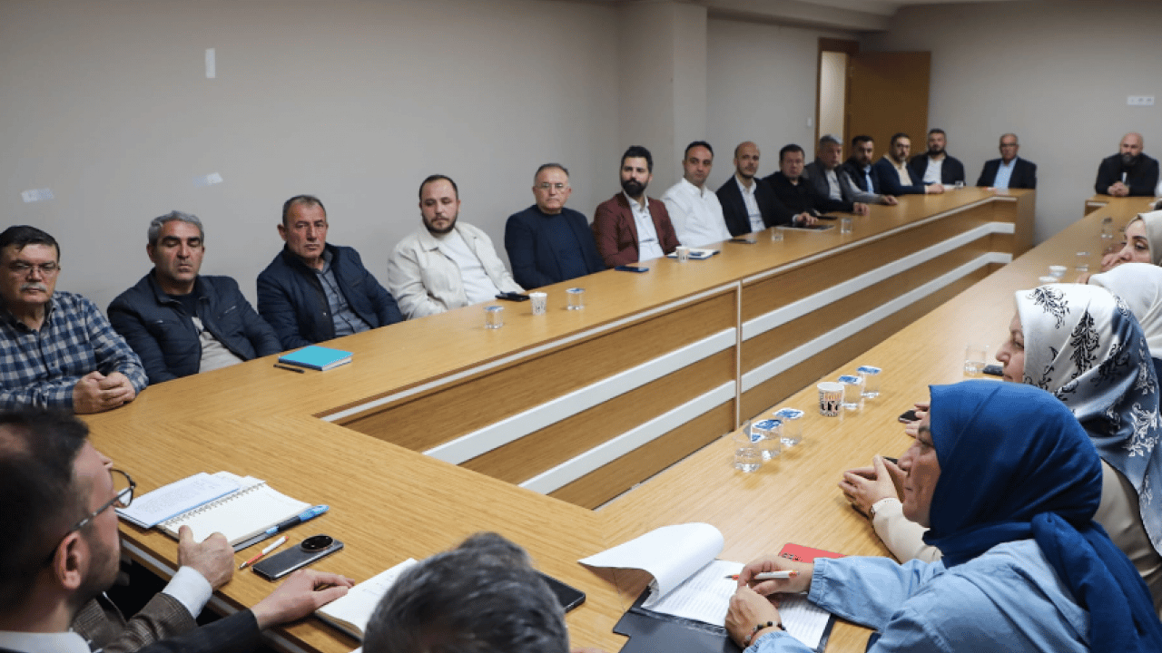 Foto - Başkan Şahin'den teşkilata net mesaj: Kapı kapı gönül kazanmaya devam edeceğiz...