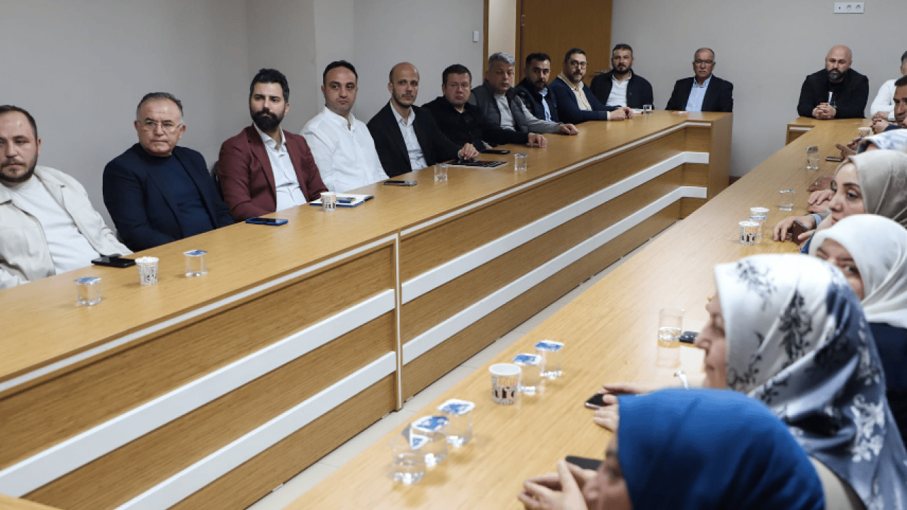 Foto - Başkan Şahin'den teşkilata net mesaj: Kapı kapı gönül kazanmaya devam edeceğiz...