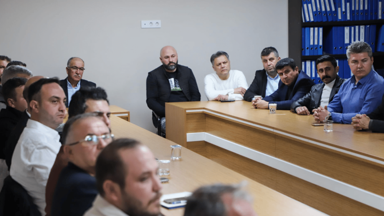 Foto - Başkan Şahin'den teşkilata net mesaj: Kapı kapı gönül kazanmaya devam edeceğiz...