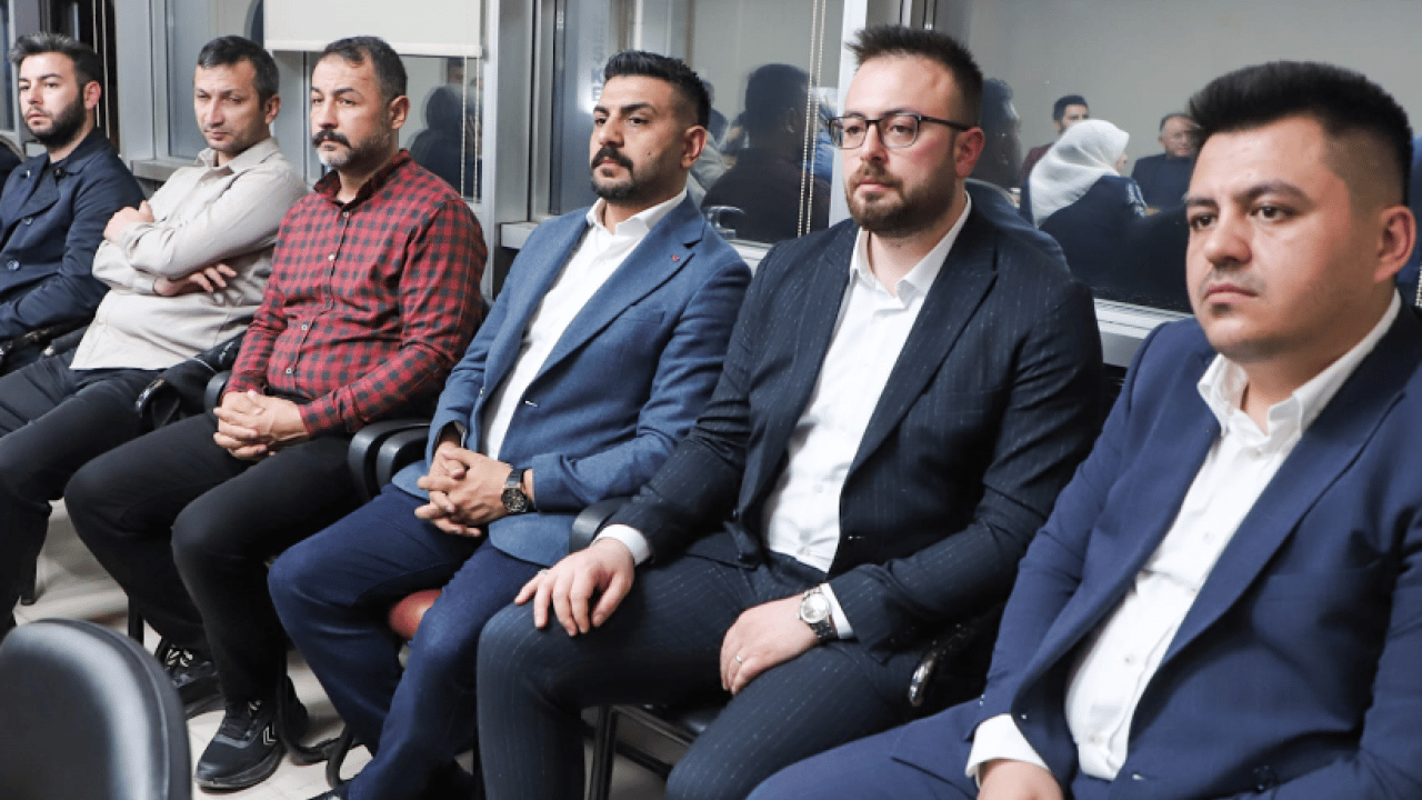 Foto - Başkan Şahin'den teşkilata net mesaj: Kapı kapı gönül kazanmaya devam edeceğiz...