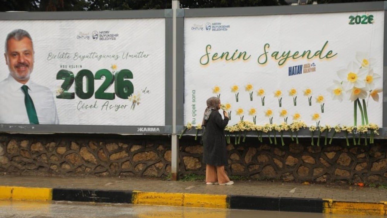 Foto - Başkandan billboard üzerinden hediye çiçek