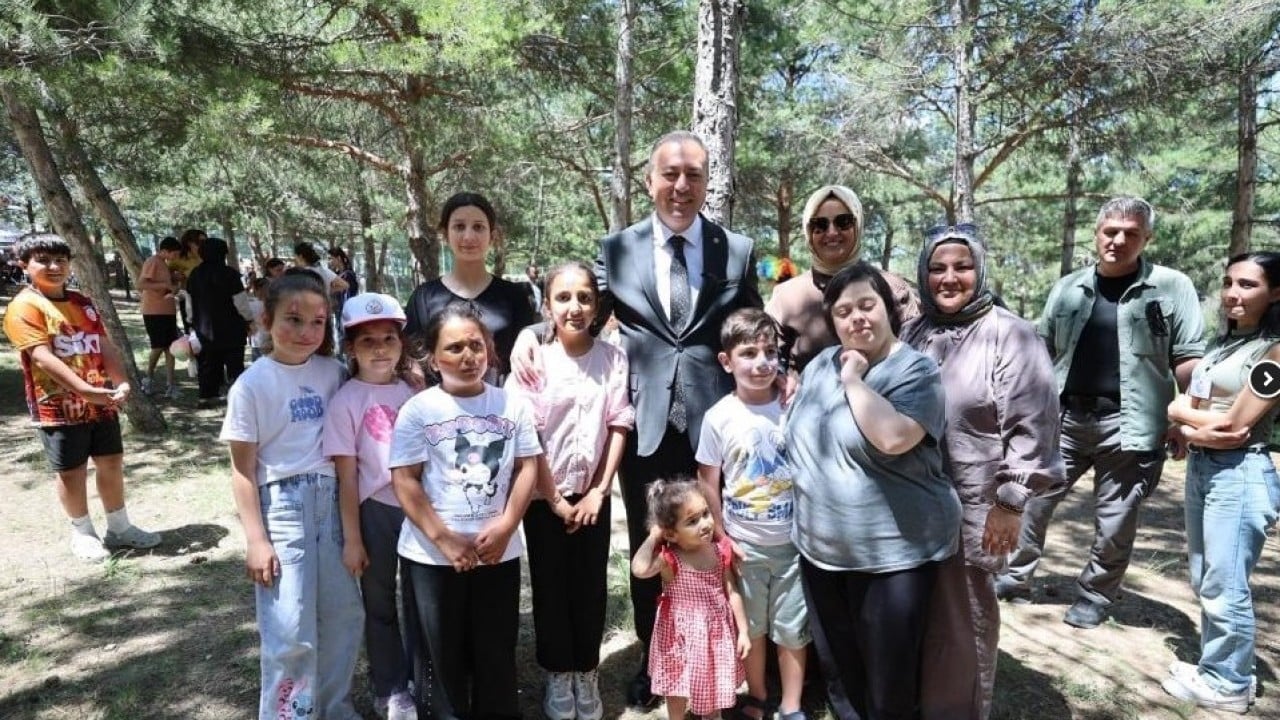 Foto - Başları okşandı, ceplerine harçlık konuldu! 200 yetim ve öksüz çocuk piknikte buluştu