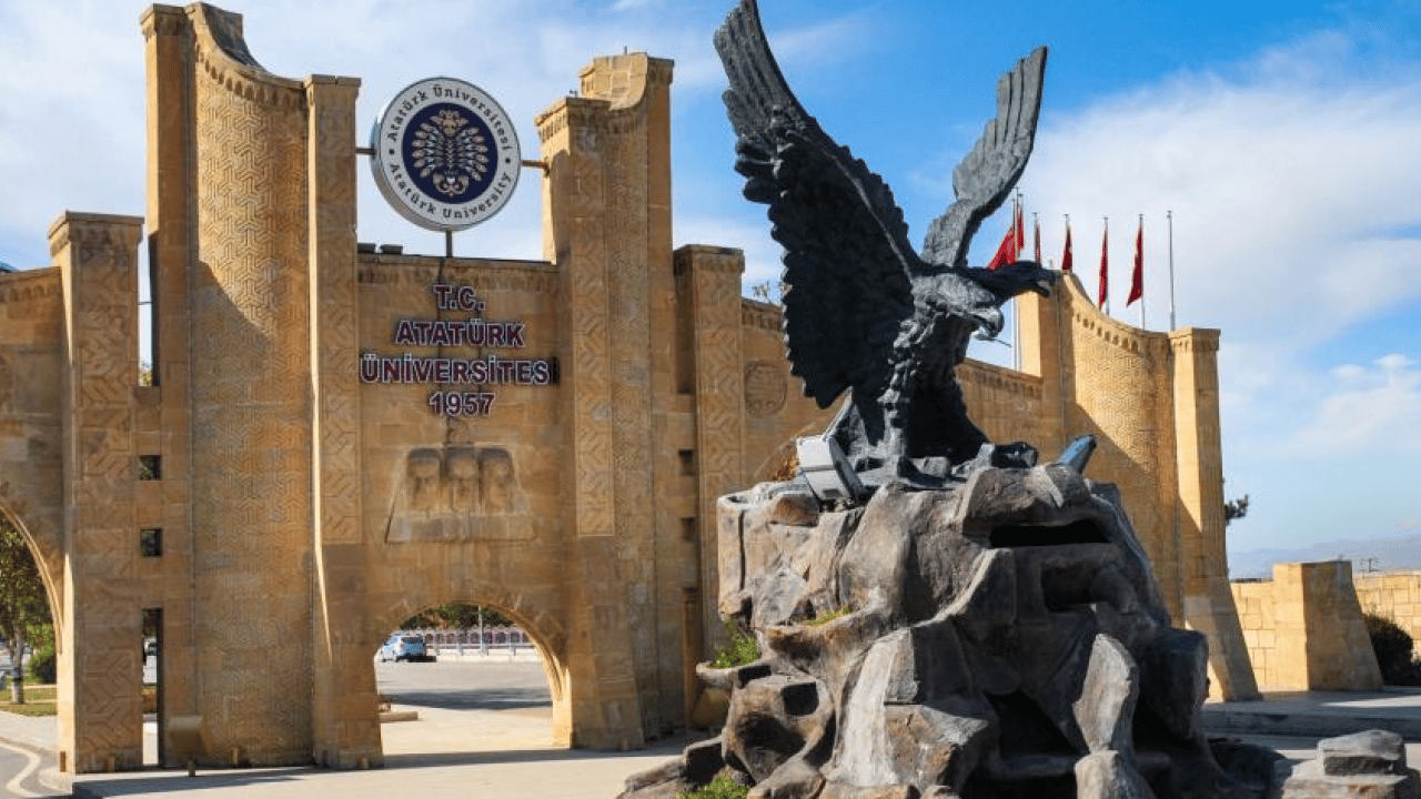 Foto - Başörtülü Prof’a üstün bilim insanı ödülü: 28 Şubat döneminde okuma hakları bile yoktu