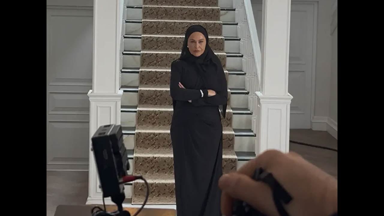 Foto - Başörtülülere öcü demişti… Paranın kokusunu alan Hülya Avşar bakın ne yaptı