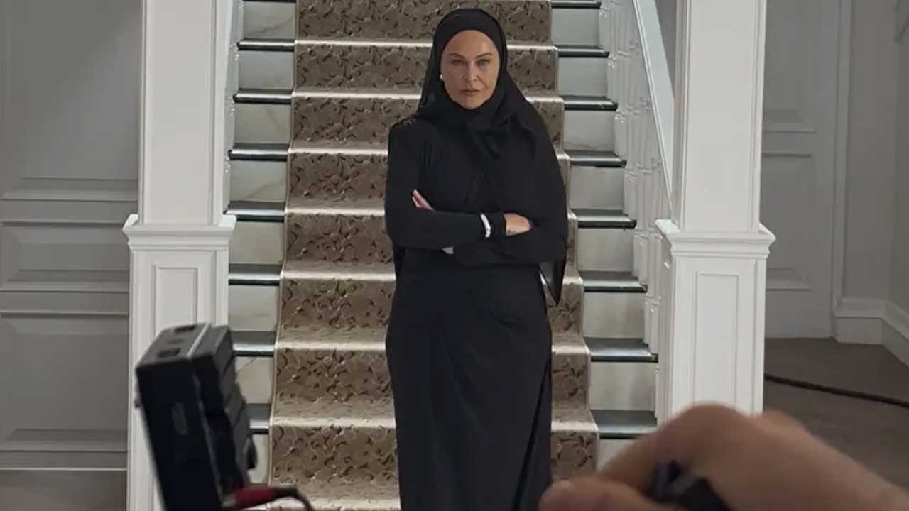 Foto - Başörtüsü tarz değil farzdır! Tesettürlülere 'öcü' diyen Hülya Avşar zikzak yaptı