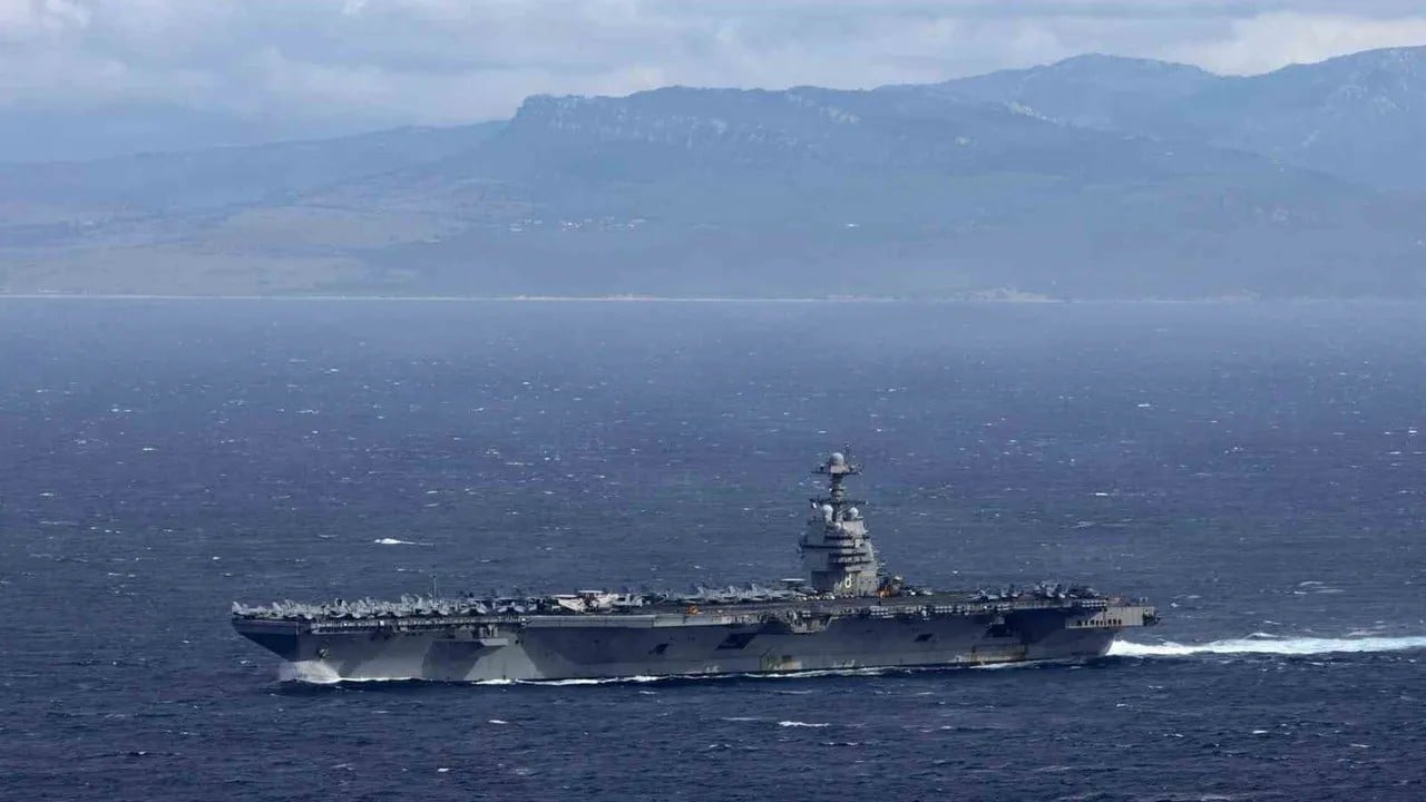 Foto - 'Batırılamaz' denilen uçak gemisini defalarca batırdılar