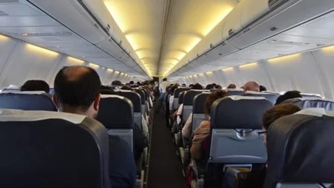 Foto - Batman uçağında bomba paniği! Polisler müdahale etti!