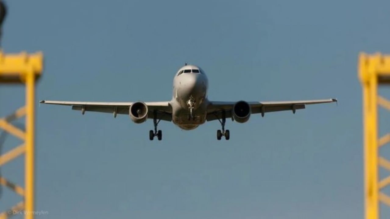 Foto - Batman uçağında bomba paniği! Polisler müdahale etti!