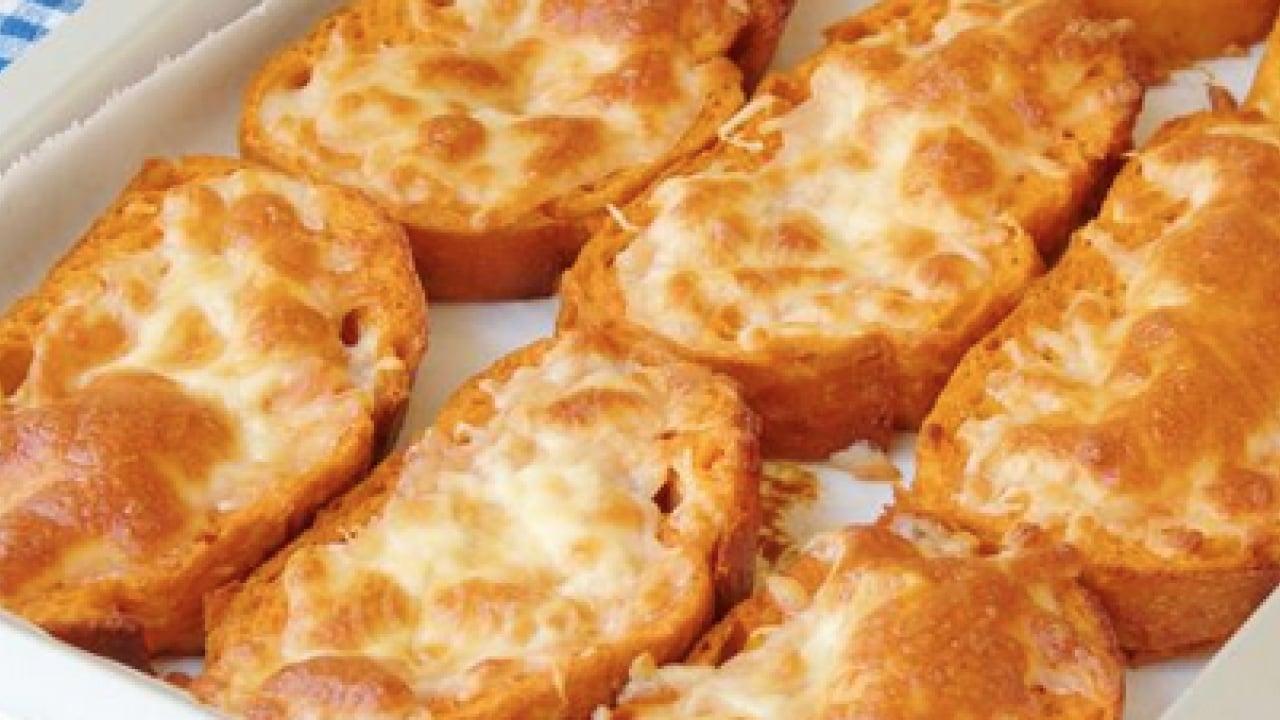 Bayat ekmek, yumurta ve süt... Çift taraflı kızarıyor: Mis kokulu yumurtalı ekmek tarifi