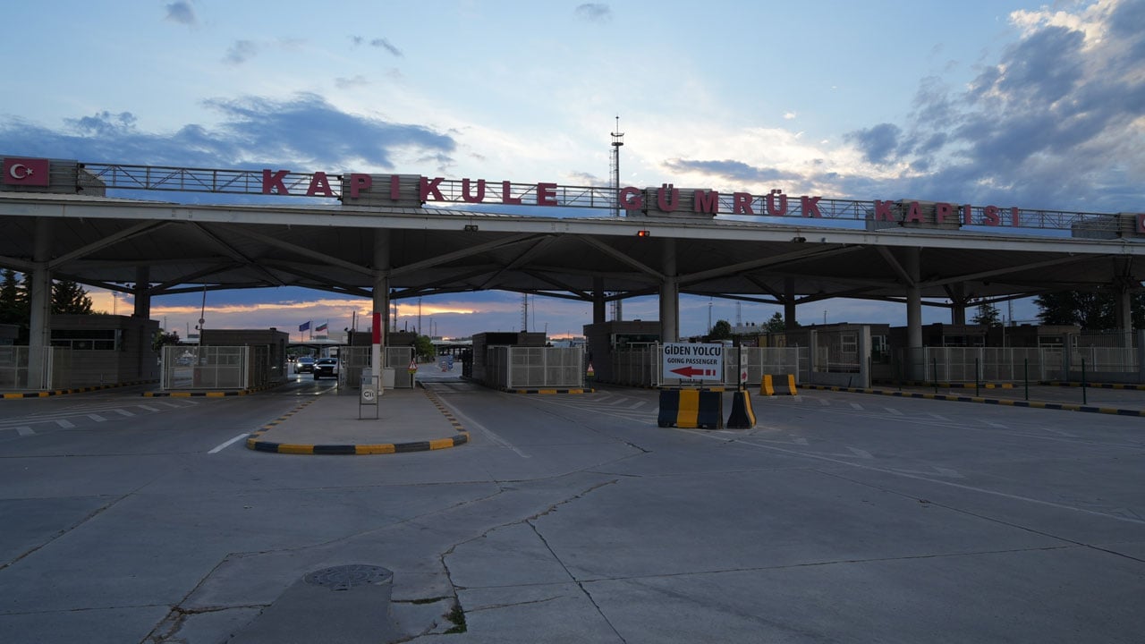 Foto - Bayrağı görüp ezanı duyunca tüm yorgunluk gidiyor! Gurbetçilerin tarifsiz mutluluğu...