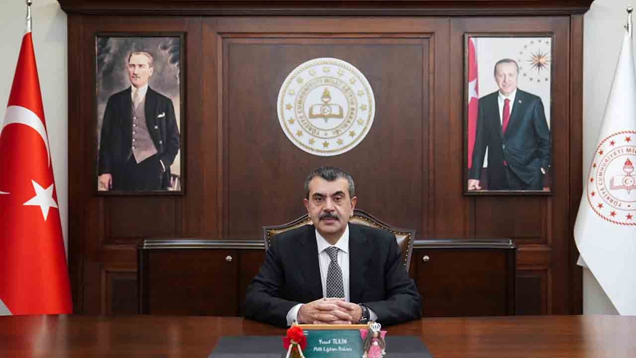 Foto - ‘Bayrak Sevgisi’nin devamı geliyor: Milli Eğitim’den yeni milli hamleler