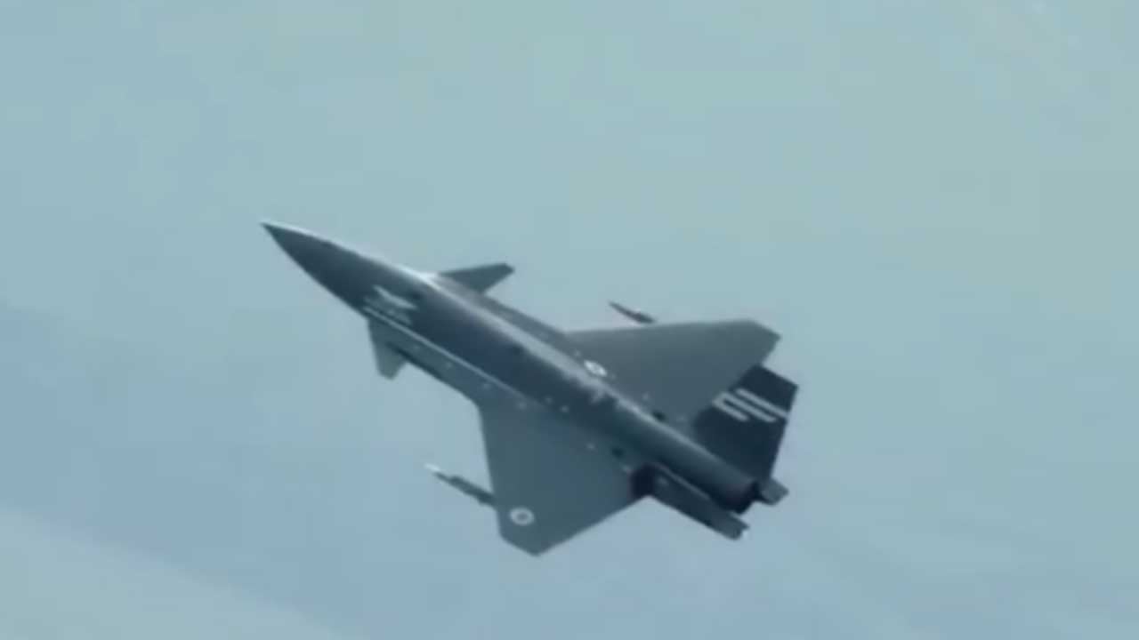 Foto - Bayraktar Kızılelma'nın F-16'yı vurması ülkeyi ayağa kaldırdı: Hemen F-35 almalıyız hemen