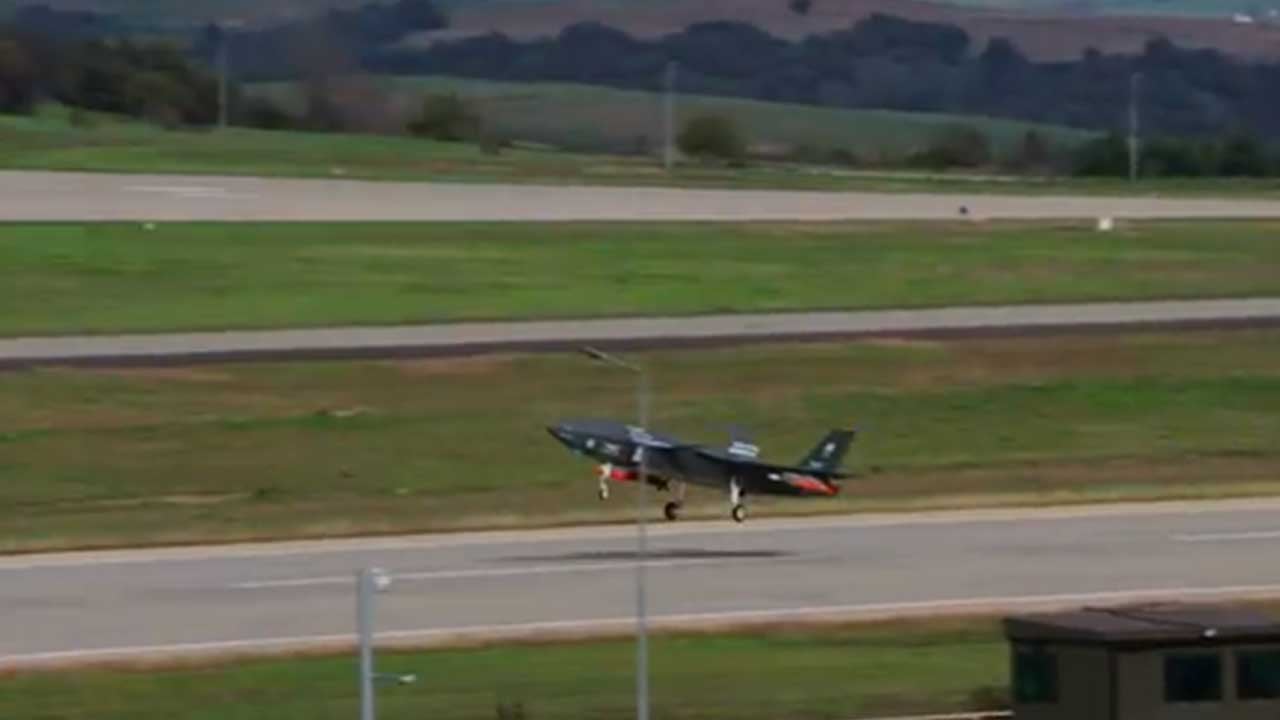 Foto - Bayraktar Kızılelma'nın F-16'yı vurması ülkeyi ayağa kaldırdı: Hemen F-35 almalıyız hemen