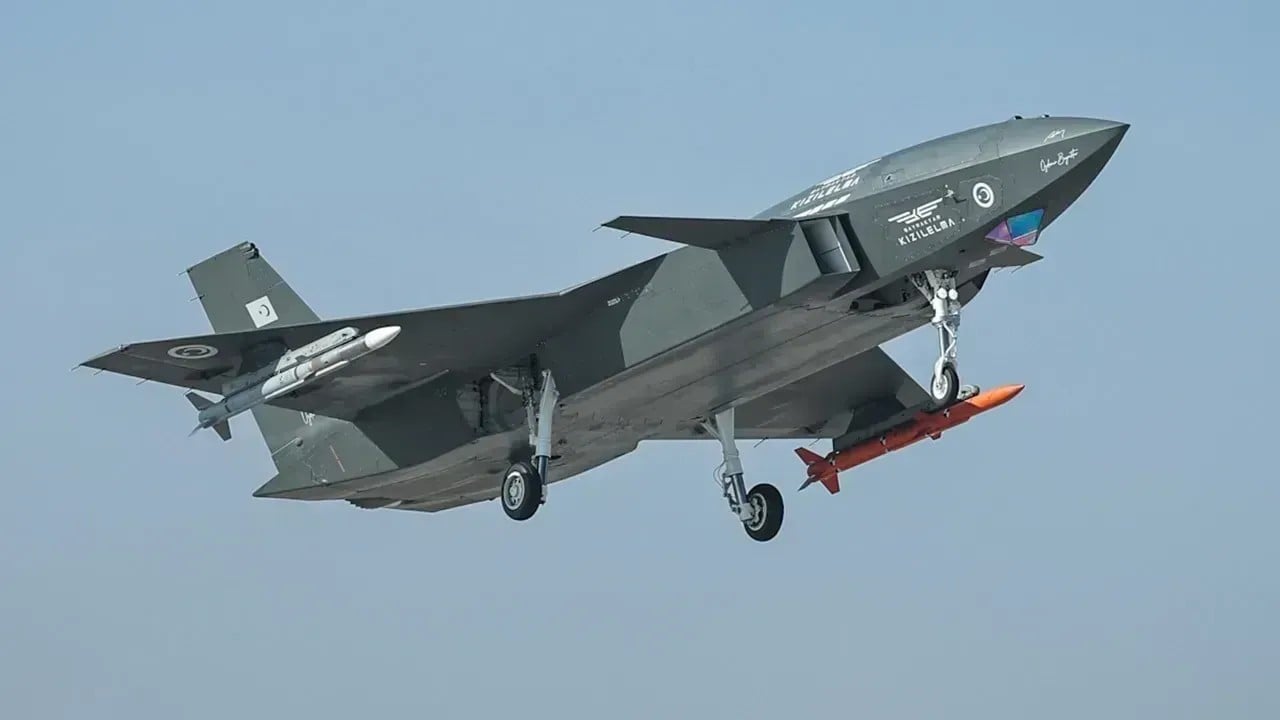 Foto - Bayraktar Kızılelma'ya Yunanistan'ı sarsacak kabiliyet: Radar açmadan öyle bir şey yapacak ki...