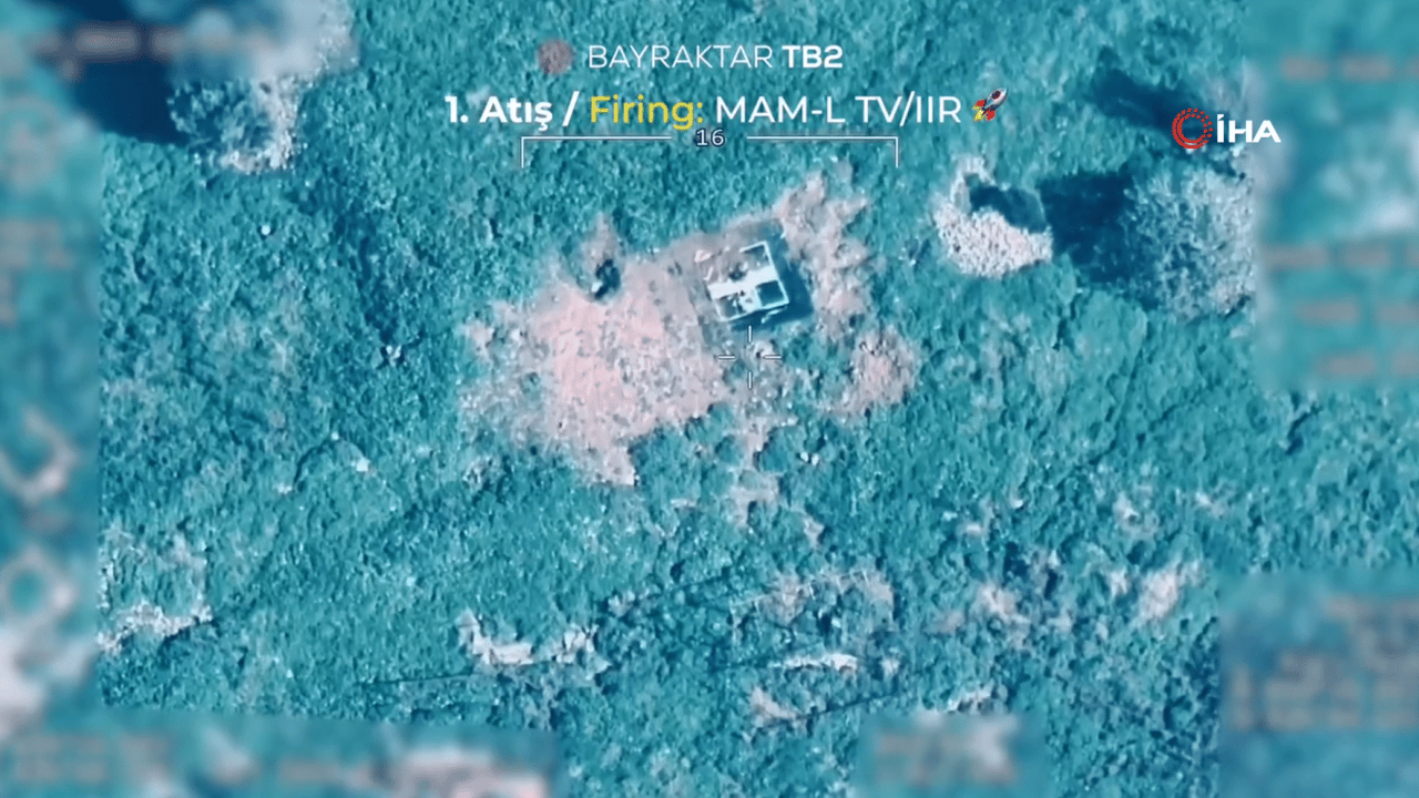 Foto - Bayraktar'dan tam isabet! Yerli roketlerle 12'den vurdu