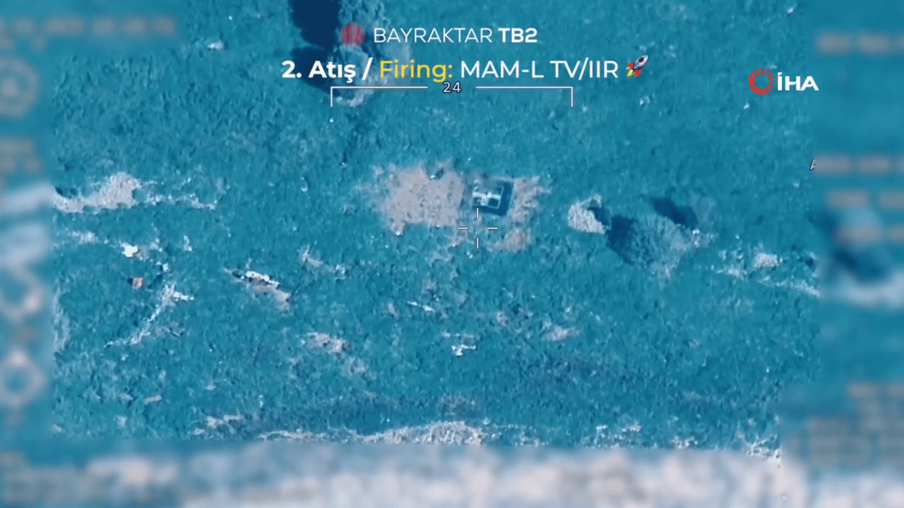 Foto - Bayraktar'dan tam isabet! Yerli roketlerle 12'den vurdu