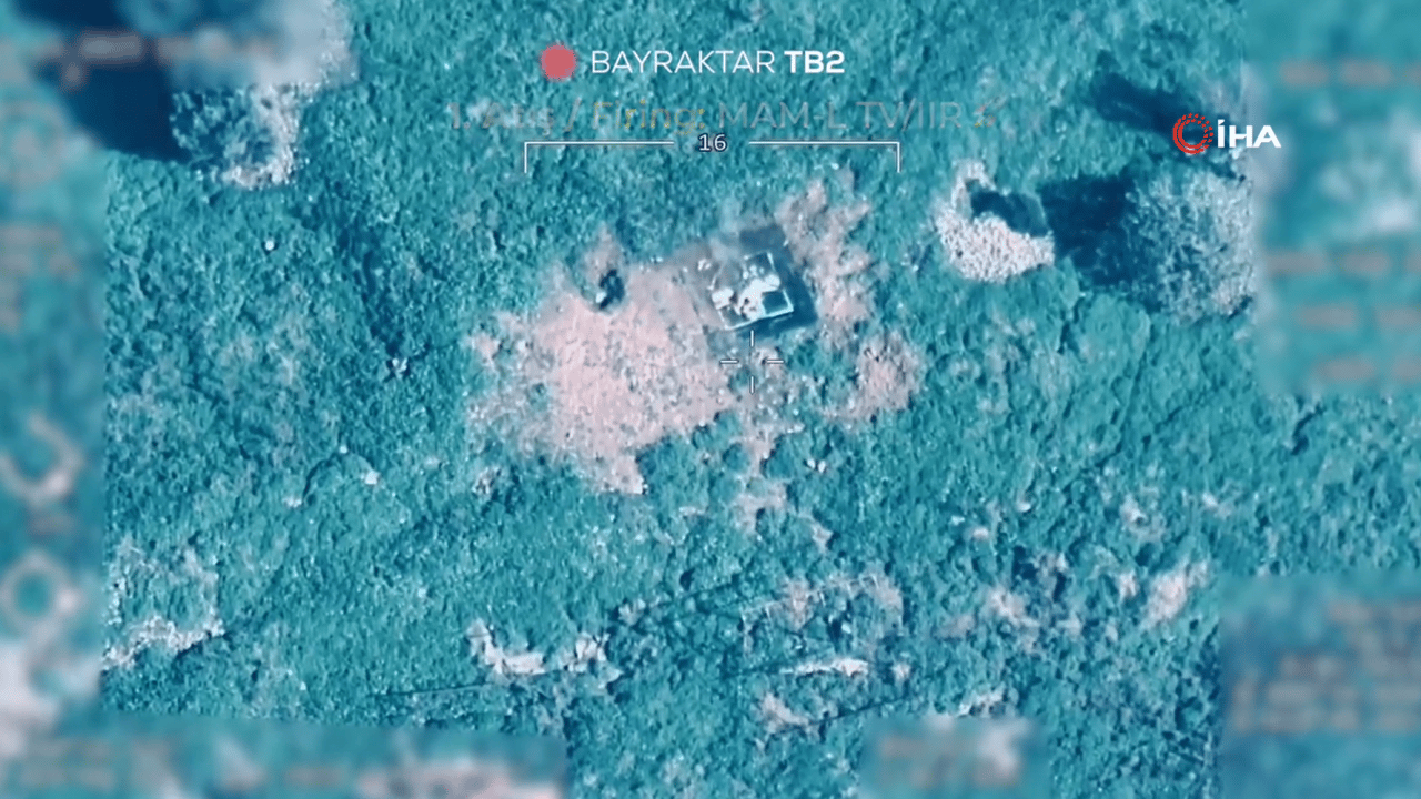 Foto - Bayraktar'dan tam isabet! Yerli roketlerle 12'den vurdu