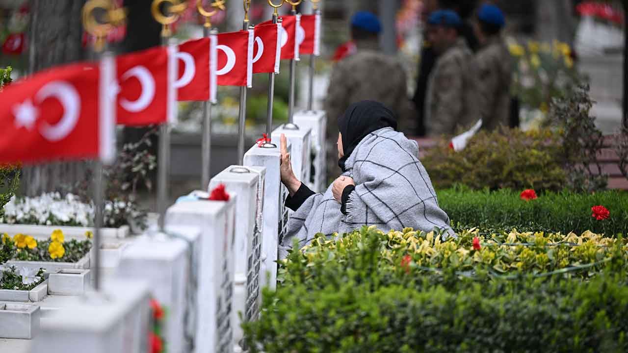 Foto - Bayram arifesinde kahraman şehitlerimiz unutulmadı