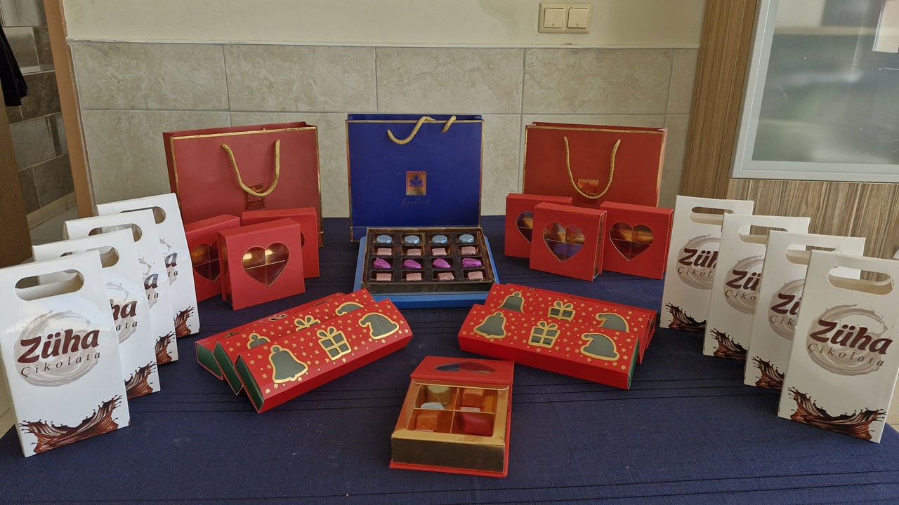 Foto - Bayram çikolataları liselilerden! Öğrenciler hem üretiyor hem kazanıyor