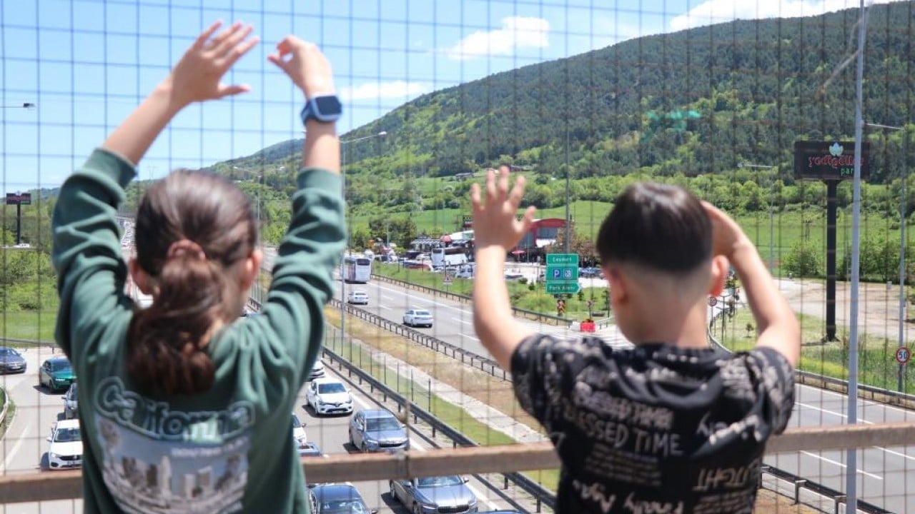 Foto - Bayram dönüş yolunda trafik çilesi, çocukların eğlencesi oldu