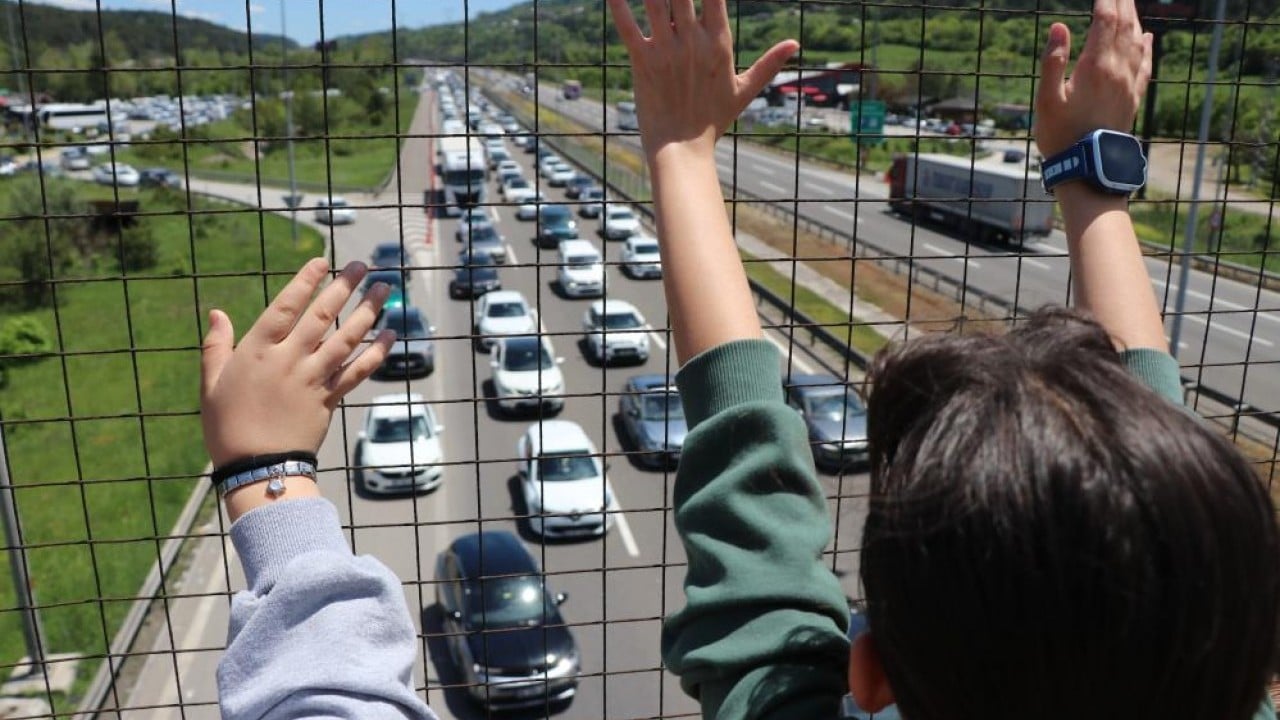 Foto - Bayram dönüş yolunda trafik çilesi, çocukların eğlencesi oldu