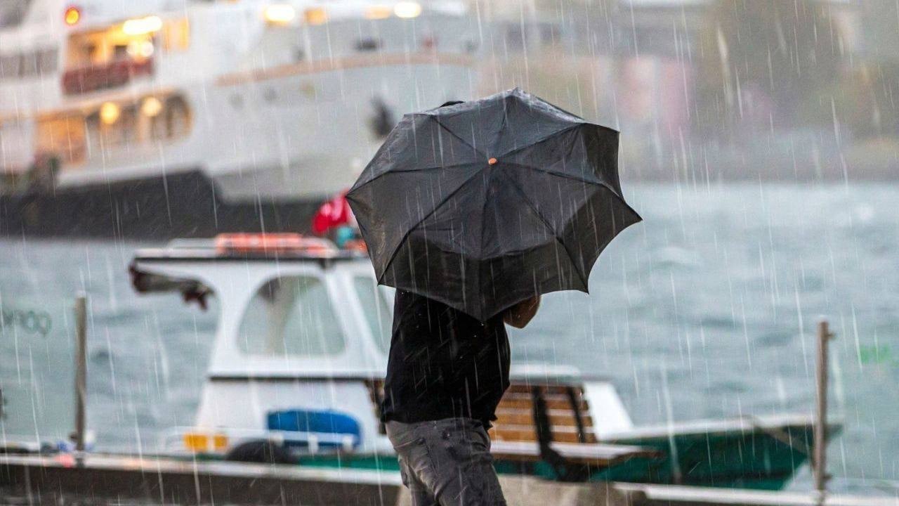 Foto - Bayram reçetesi! Meteoroloji’den peş peşe uyarılar! Kötü haber: Şemsiyeleri hazırlayın, sağanak geliyor! 