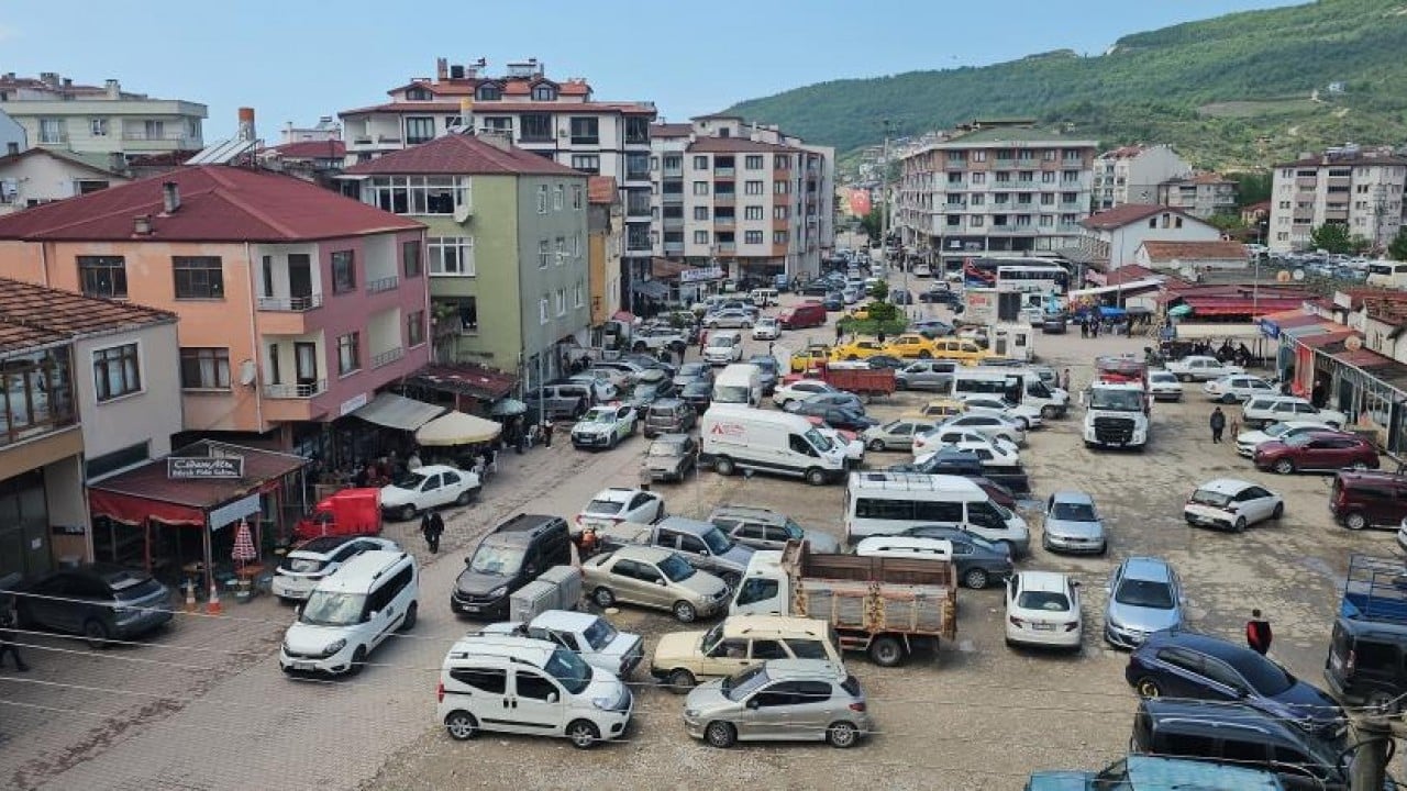 Bayram tatili için o ilçeye akın ettiler! 10 binlik nüfus 100 bin oldu