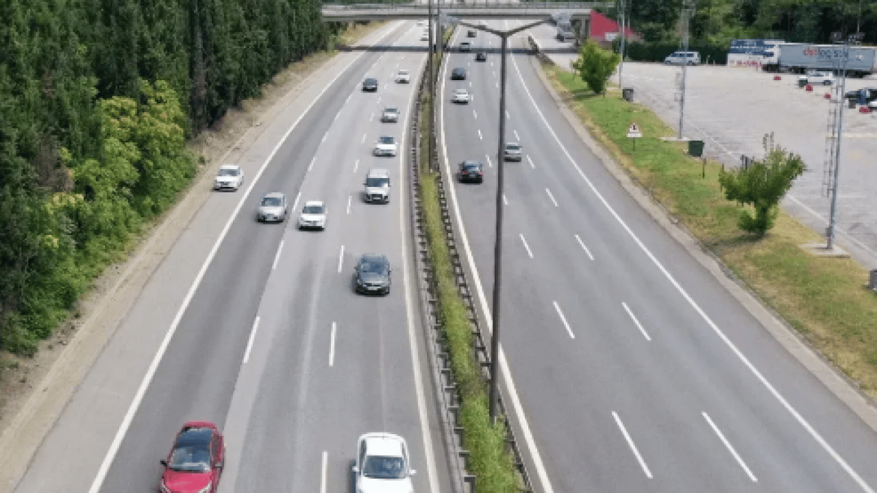 Foto - Bayram trafiğine çıkacaklar dikkat: İşte yeni hız limitleri!