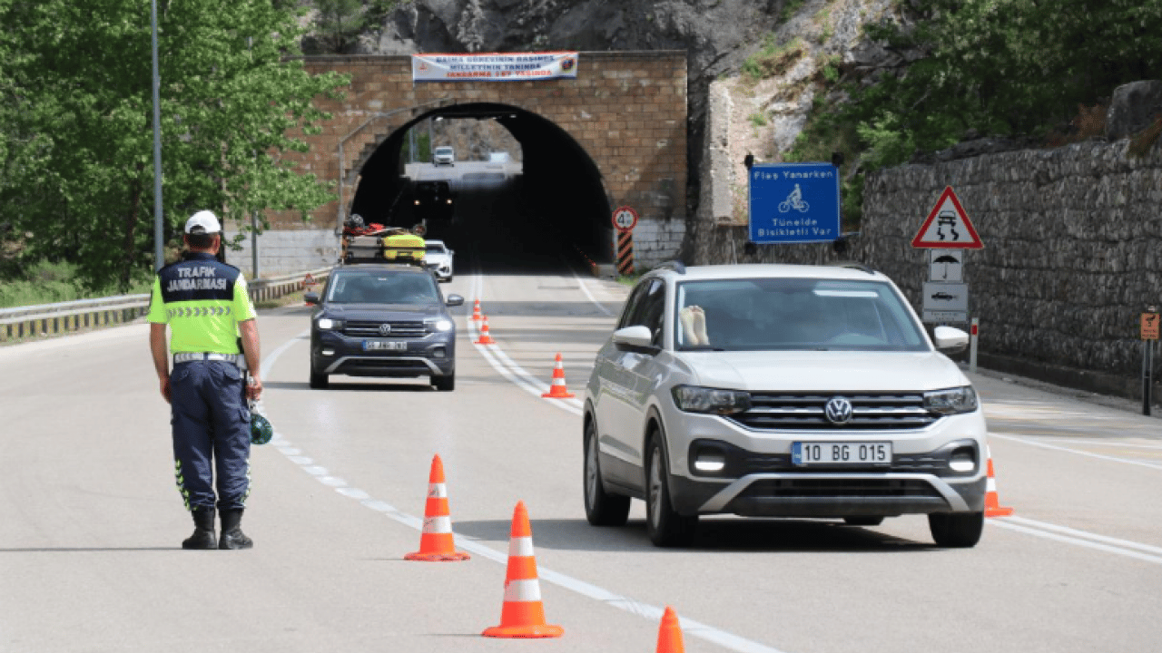 Foto - Bayram yolunda kırmızı alarm! Trafik ekipleri teyakkuzda