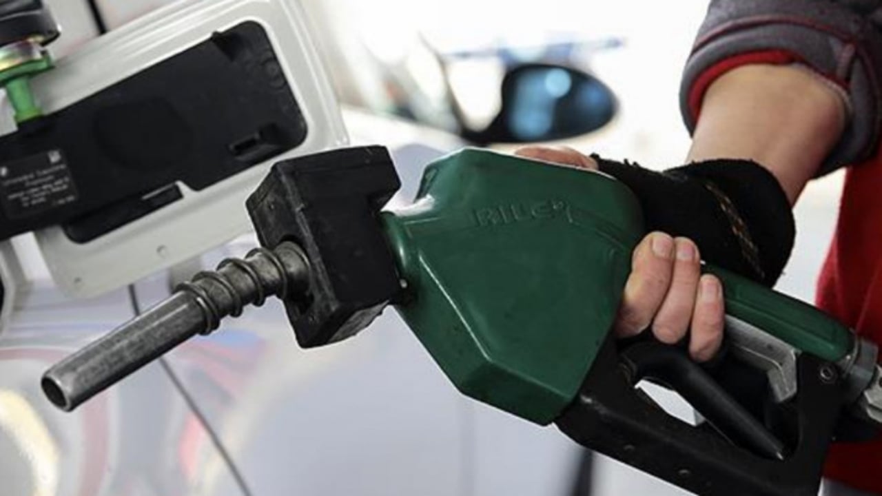 Foto - Bayramda yola çıkacaklar dikkat! Tarih verildi, benzine indirim geliyor