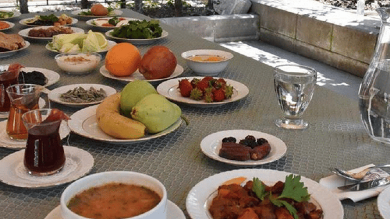 Foto - Bayramı daha rahat geçirmek için 5 öneri! Porsiyonları küçültün yoksa...