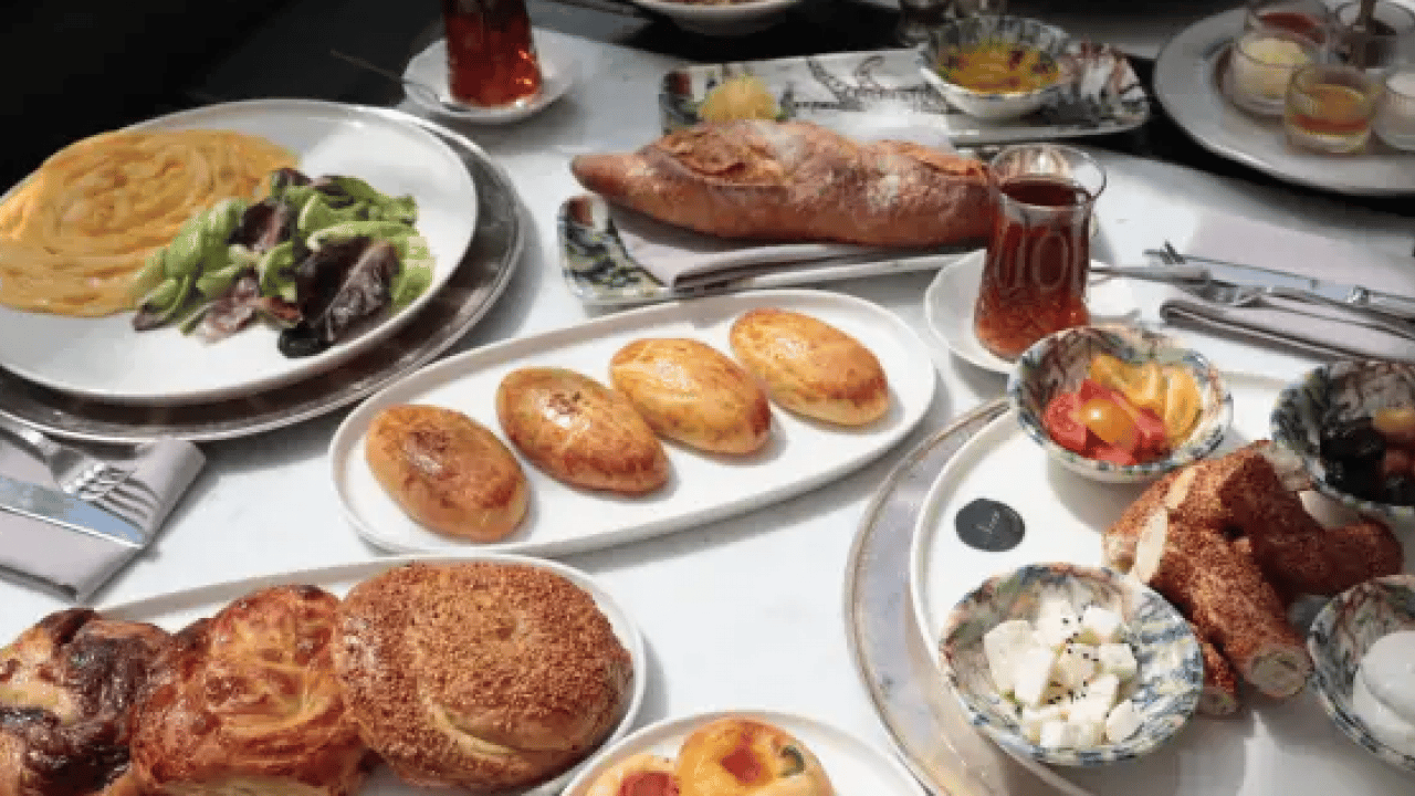 Foto - Bayramı daha rahat geçirmek için 5 öneri! Porsiyonları küçültün yoksa...