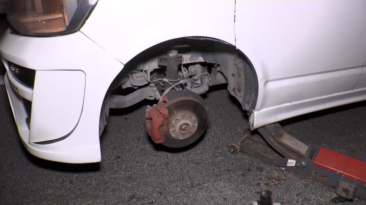 Foto - Bayrampaşa’da tehlikeli anlar! Yolun ortasındaki arıza faciaya neden oluyordu