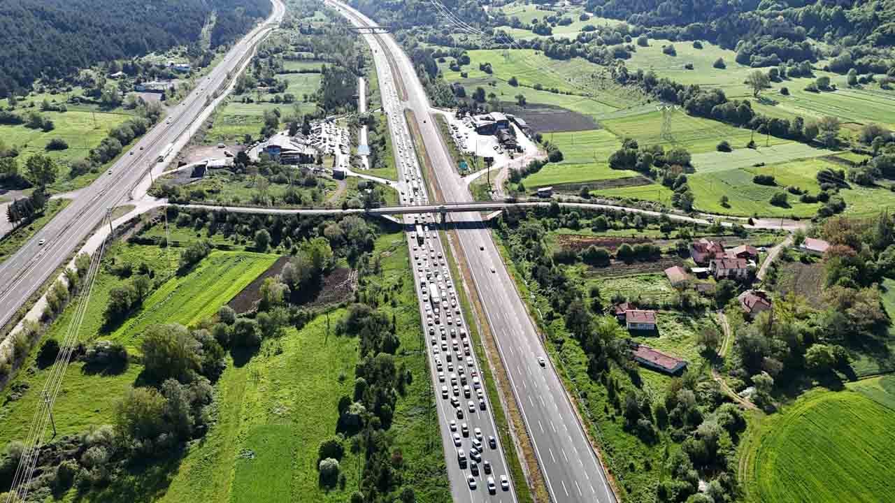 Foto - Bazı bölgelerde trafik durma noktasında: Tatilcilerin dönüş çilesi