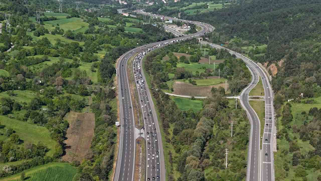 Foto - Bazı bölgelerde trafik durma noktasında: Tatilcilerin dönüş çilesi