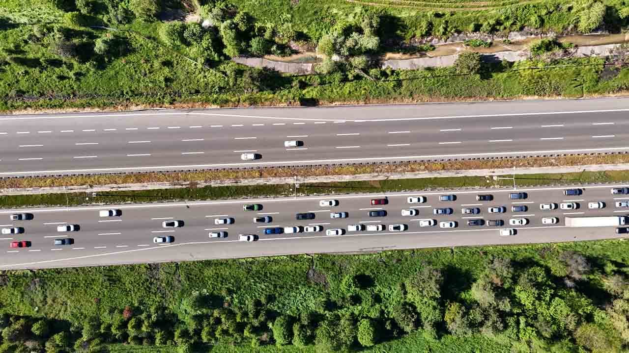 Foto - Bazı bölgelerde trafik durma noktasında: Tatilcilerin dönüş çilesi