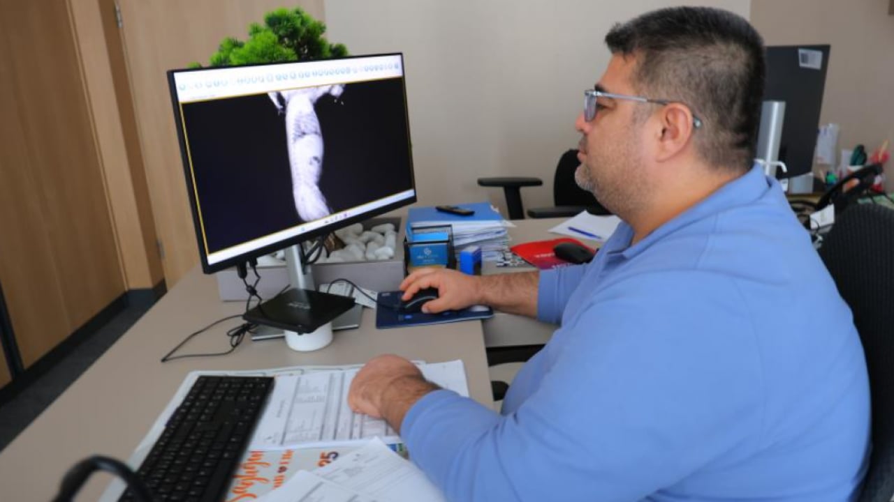 Foto - Bebeğin sırtından çıkan şey şoke etti