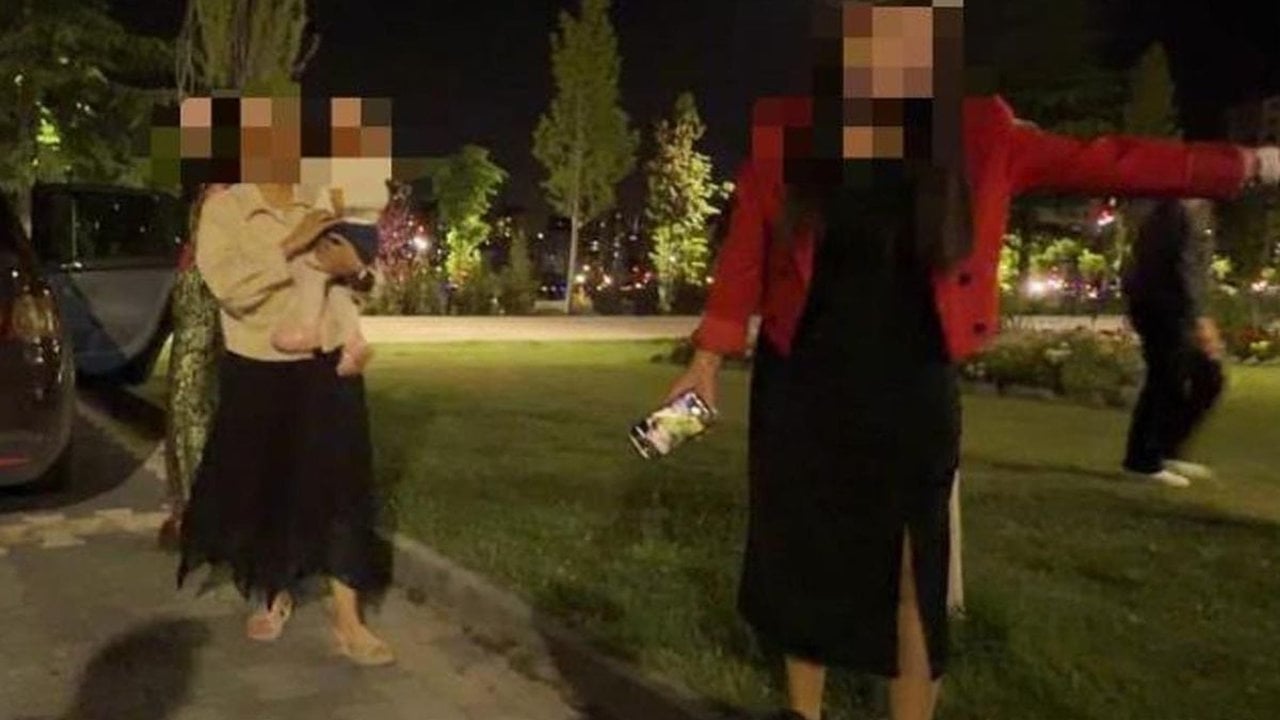 Bebeğini arabada unutan anneden, "Senin derdin ne be kadın" dedirten hareketler