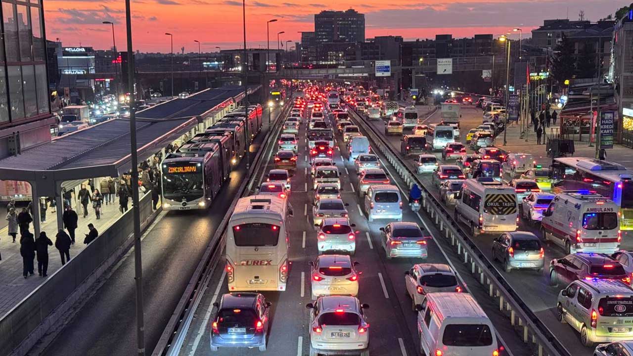 Foto - Beceriksiz CHP'nin İstanbul'a büyük(!) hizmeti! Trafik yoğunluğu yüzde 85'e çıktı