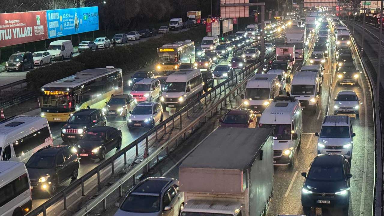 Foto - Beceriksiz CHP'nin İstanbul'a büyük(!) hizmeti! Trafik yoğunluğu yüzde 85'e çıktı