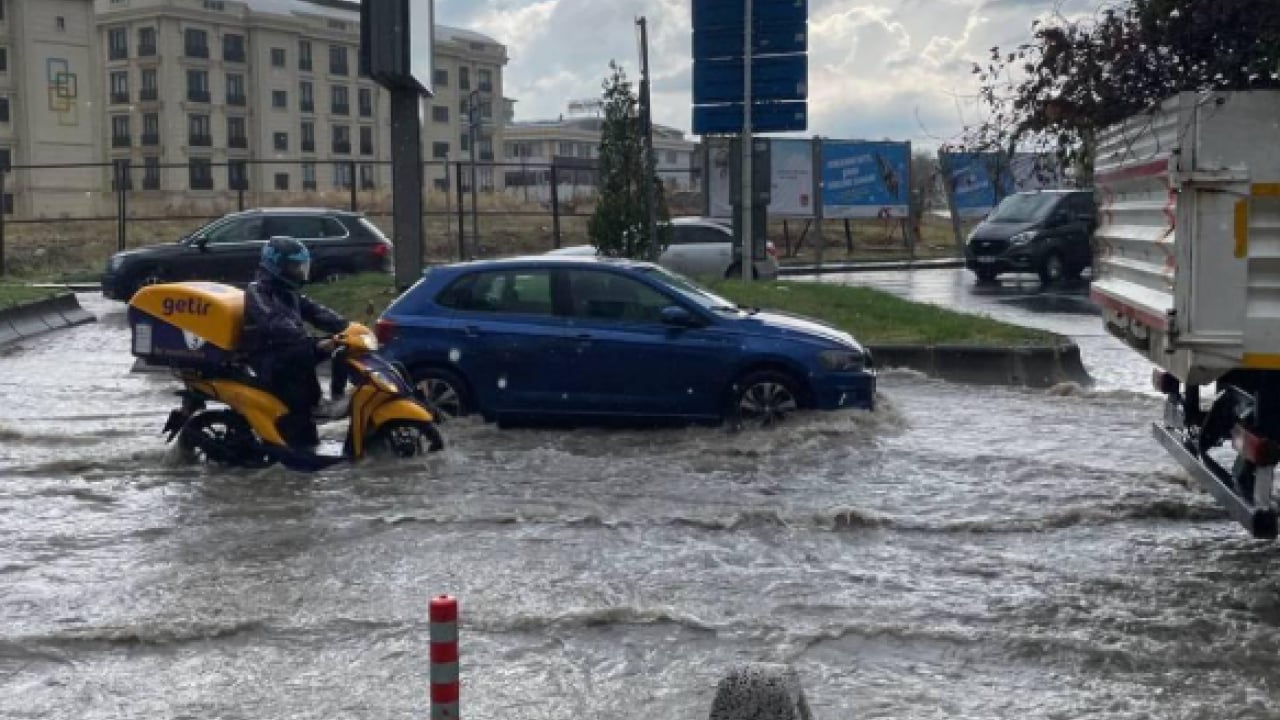 Foto - Beklenen oldu! Sağanak yağış İstanbul’u felç etti