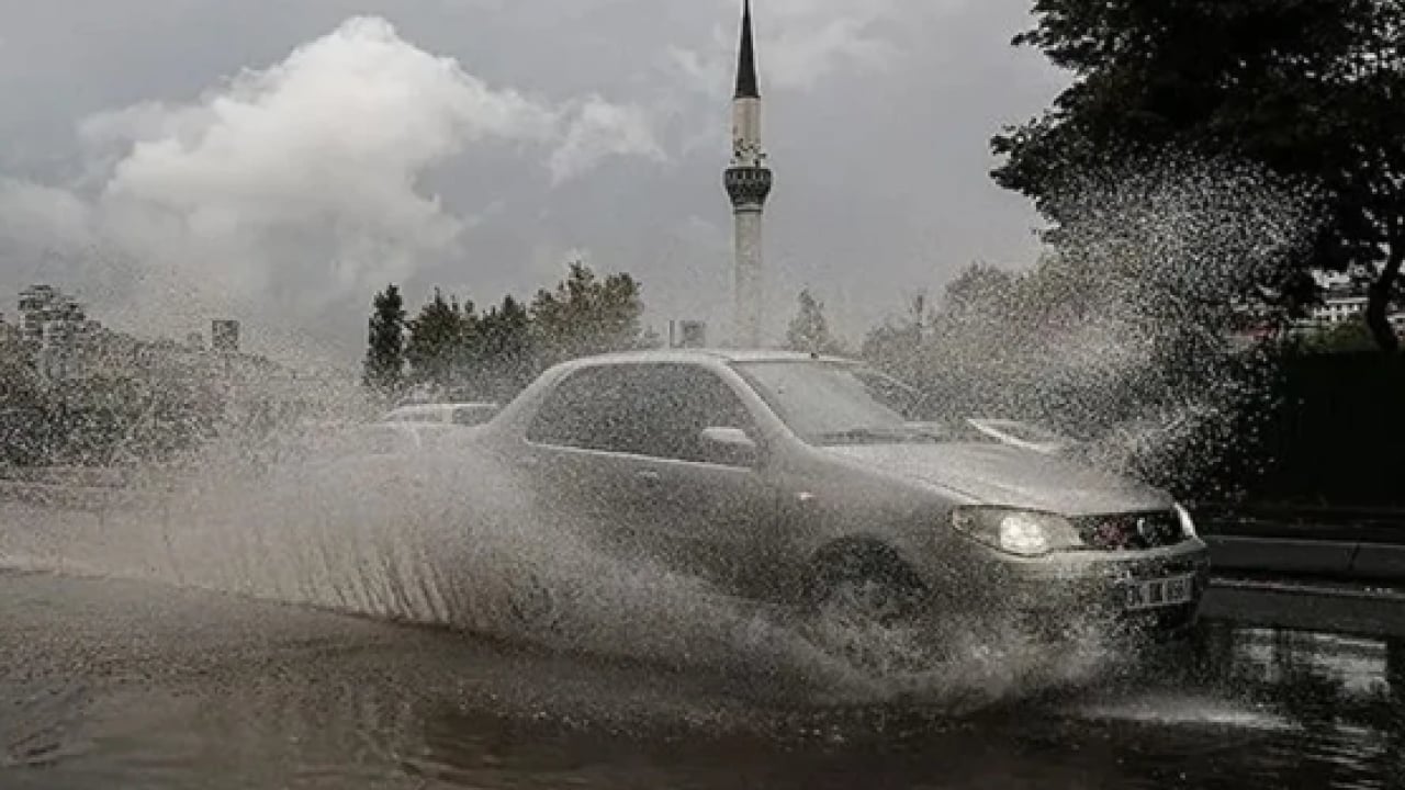 Foto - Beklenen oldu! Sağanak yağış İstanbul’u felç etti