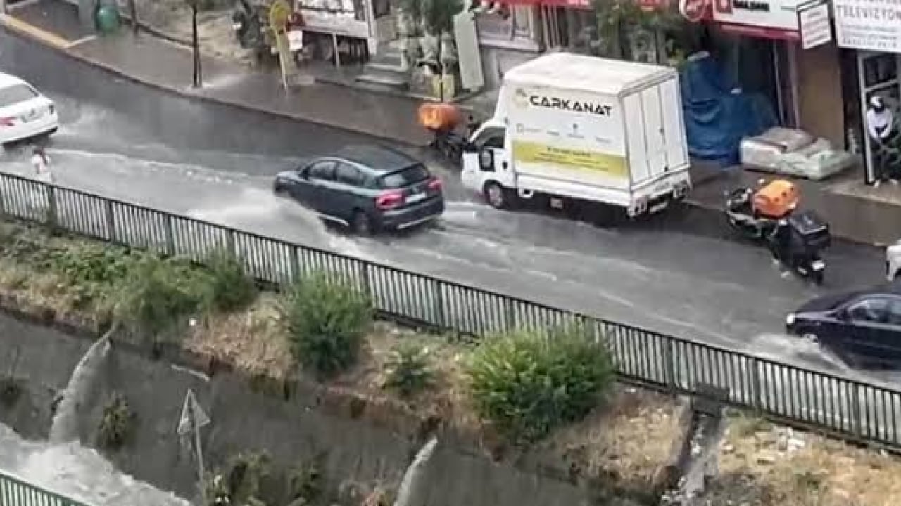 Foto - Beklenen oldu! Sağanak yağış İstanbul’u felç etti