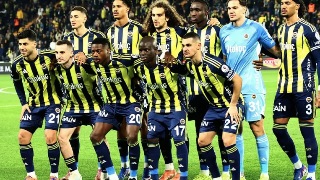 Beklenmedik gelişme: Fenerbahçe taraftarından iki yıldız oyuncuya protesto