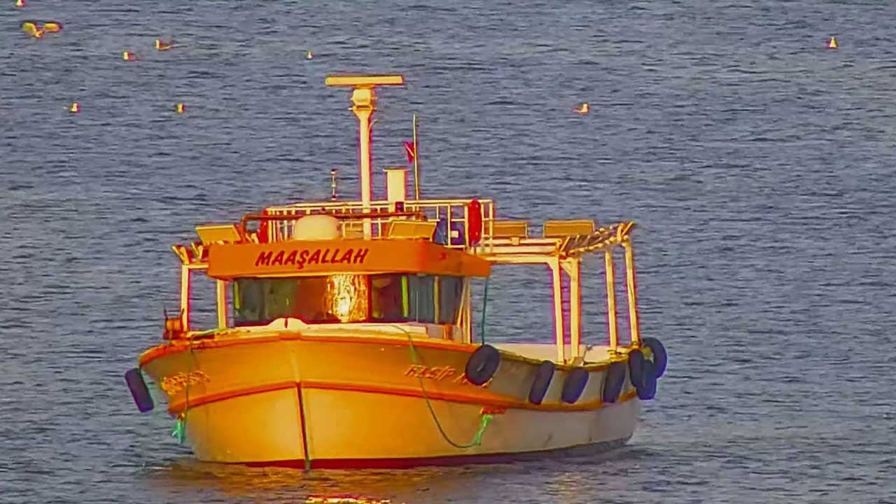 Foto - Belalarını arıyorlar: Türk teknesine ateş açtılar, sahil güvenlik gelince kaçtılar