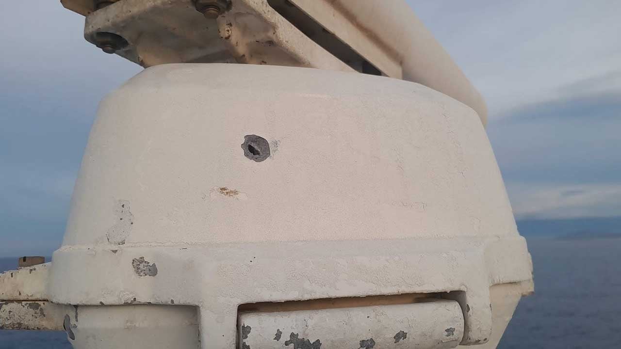 Foto - Belalarını arıyorlar: Türk teknesine ateş açtılar, sahil güvenlik gelince kaçtılar