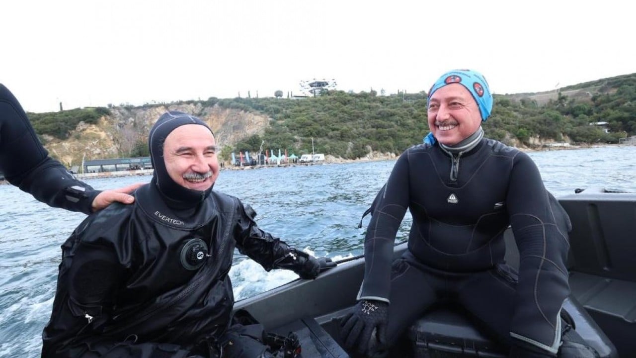 Foto - Belediye başkanı dalış yaptı, su altından müjdeyle çıktı
