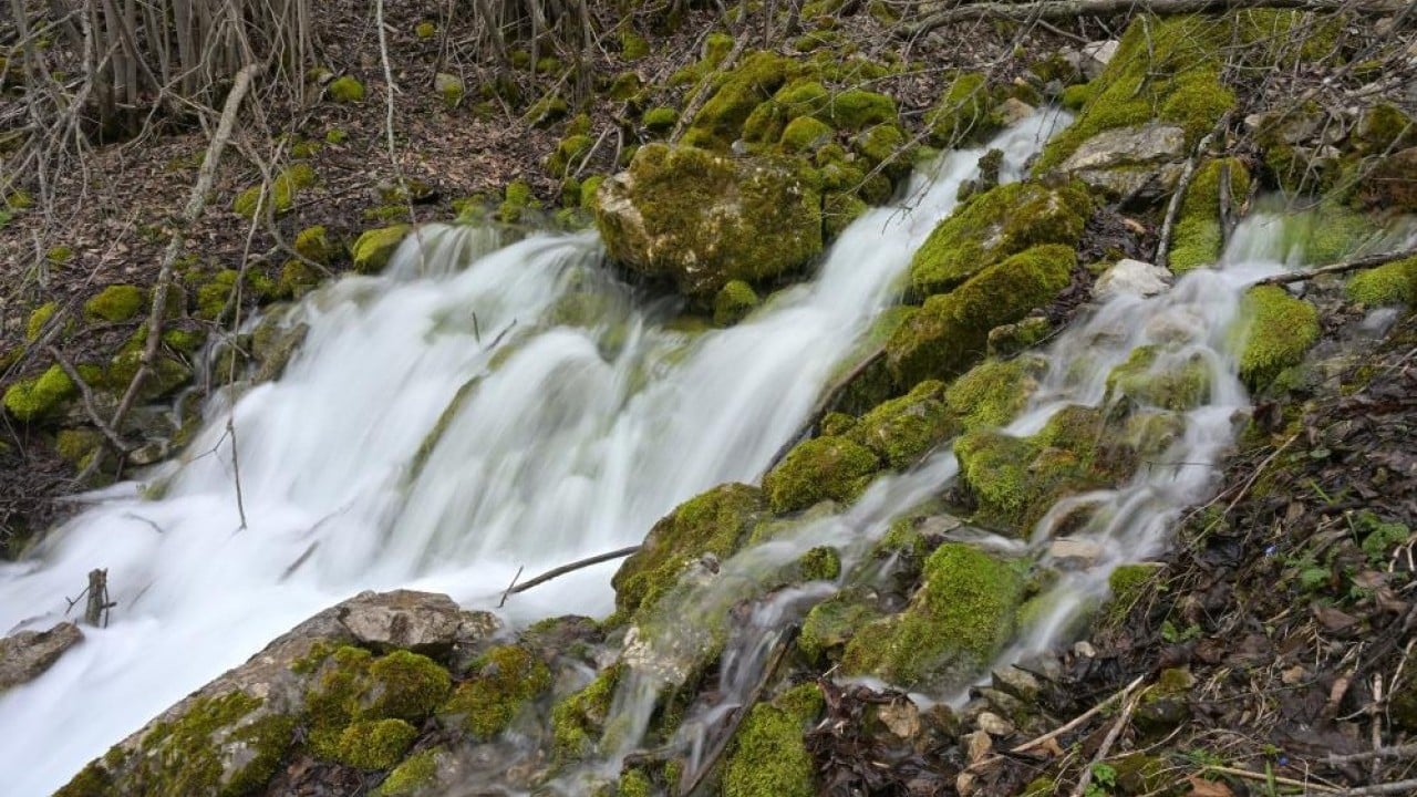 Foto - Belediye çeşmesi gibi bir akıyor bir kesiliyor