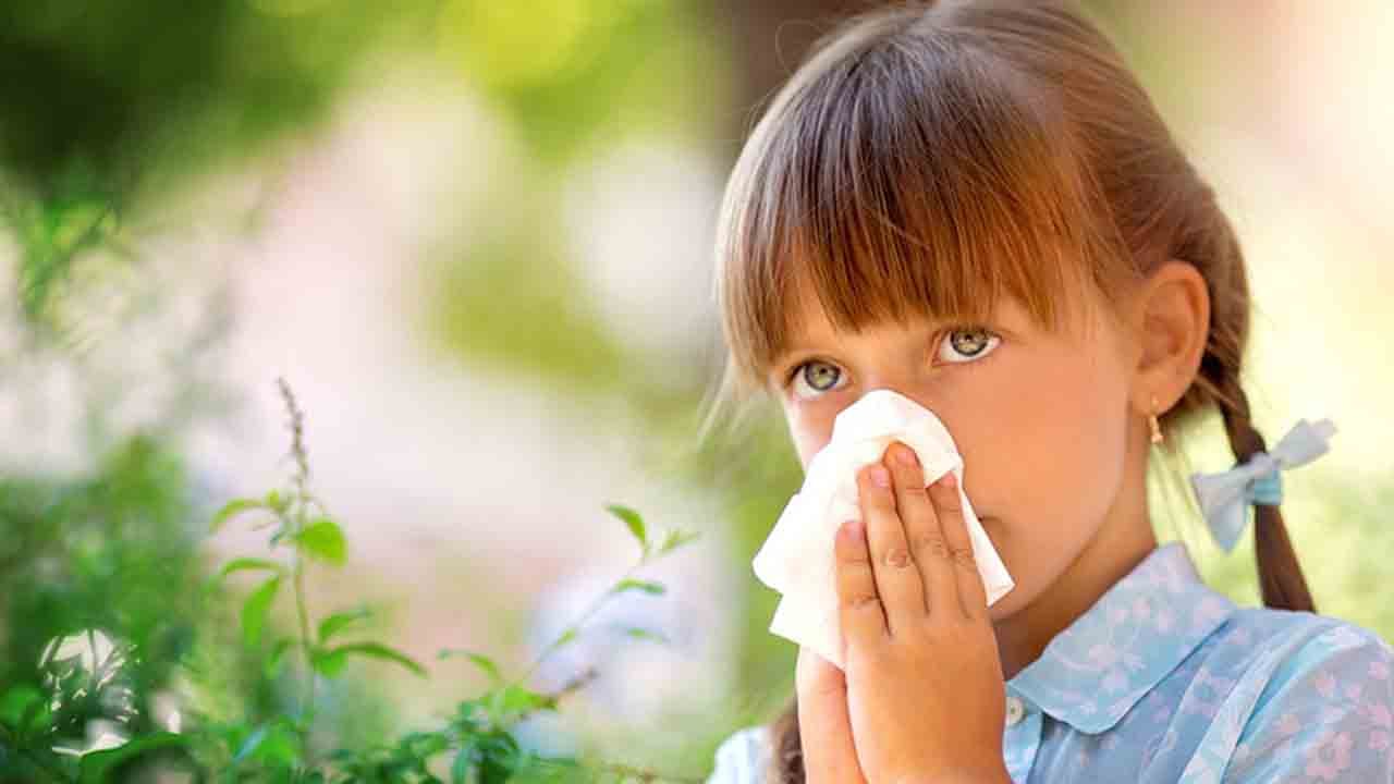 Belirtiler 2 haftadır geçmediyse, dikkat! Çocuklarda alerjik nezle astımı tetikleyebilir!